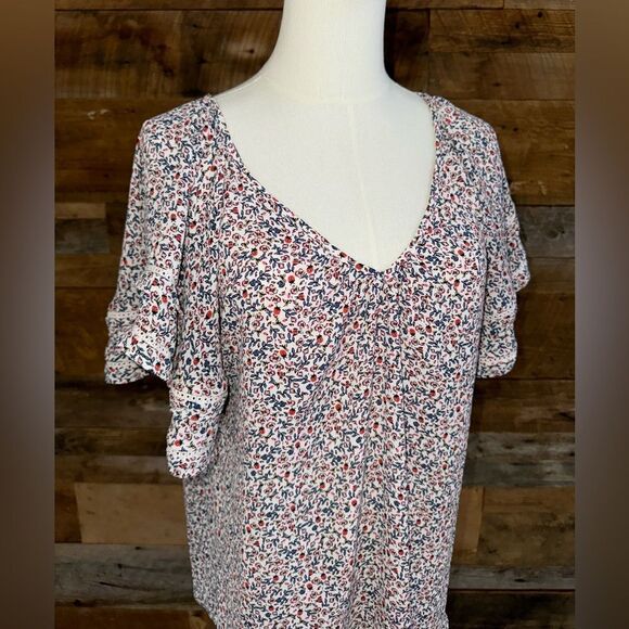 Loft butterfly sleeves perfect this flowy top with easy-going touch of romance. - Picture 2 of 15